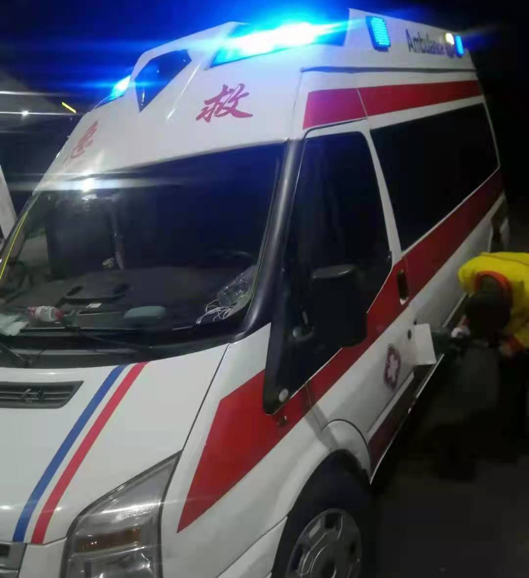 资兴市专业救护车出租